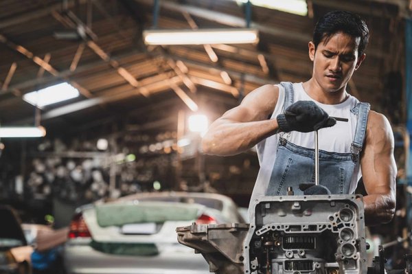 Quelles sont les étapes à suivre pour changer soi-même ses plaquettes de frein ?